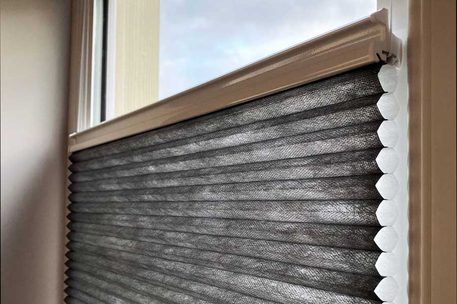 VS2 Comfort blinds for bifold doors